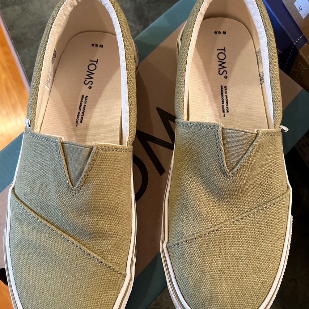 Tom’s Alpargata Felix Slip-on size 6.5